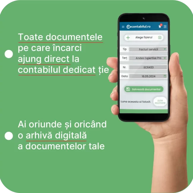 Mână ținând un telefon cu aplicația econtabilul.ro deschisă, prezentând opțiunea de încărcare a documentelor